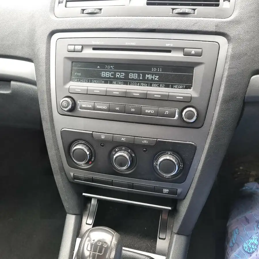 2010-skoda-octavia-16td-s-cr-105bhp-hatchback-big-10