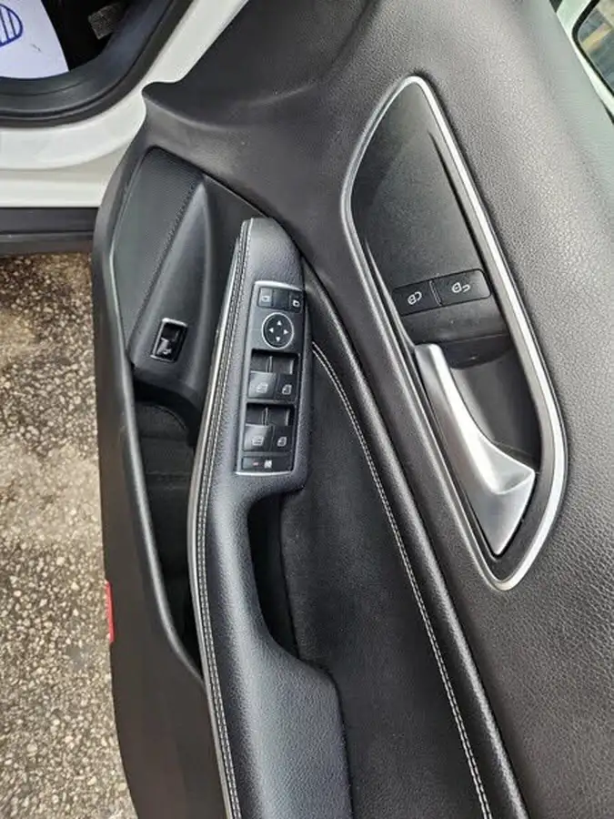 2018-mercedes-benz-gla-class-21d-gla-200d-sport-134bhp-ss-big-23