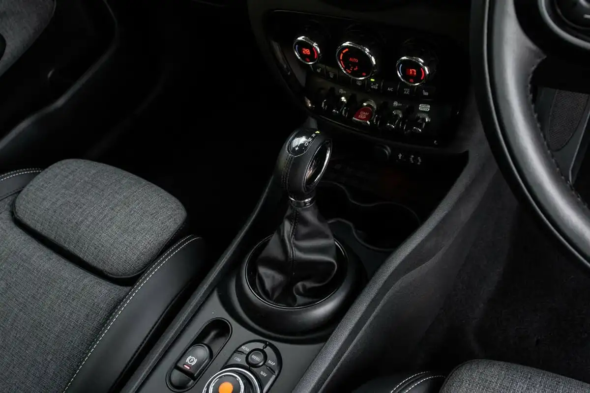 2018-mini-clubman-15-cooper-auto-big-29
