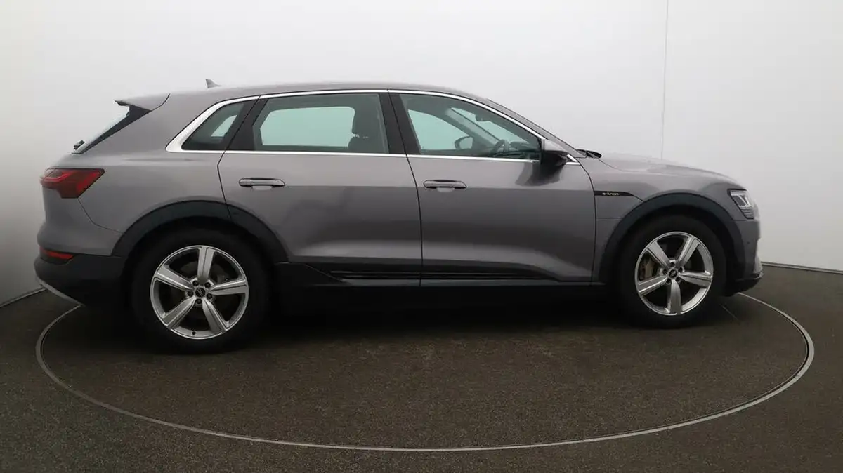 2021-audi-e-tron-55e-technik-station-wagon-big-43