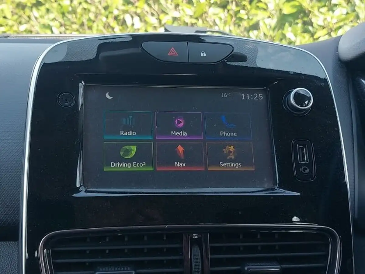 2016-renault-clio-15dci-dynamique-nav-ss-big-11