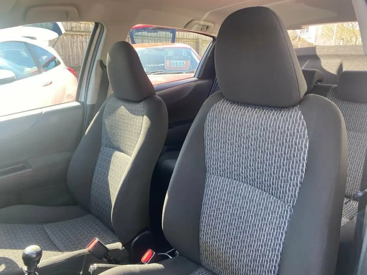 2013-toyota-yaris-133-tr-vvt-i-5d-big-16
