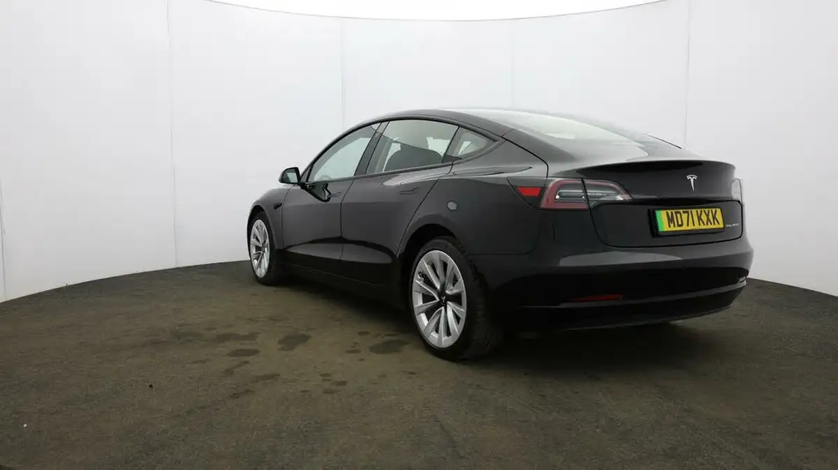 2022-tesla-model-3-e-long-range-big-35