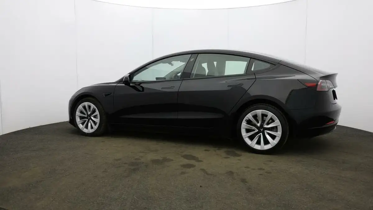 2022-tesla-model-3-e-long-range-big-59