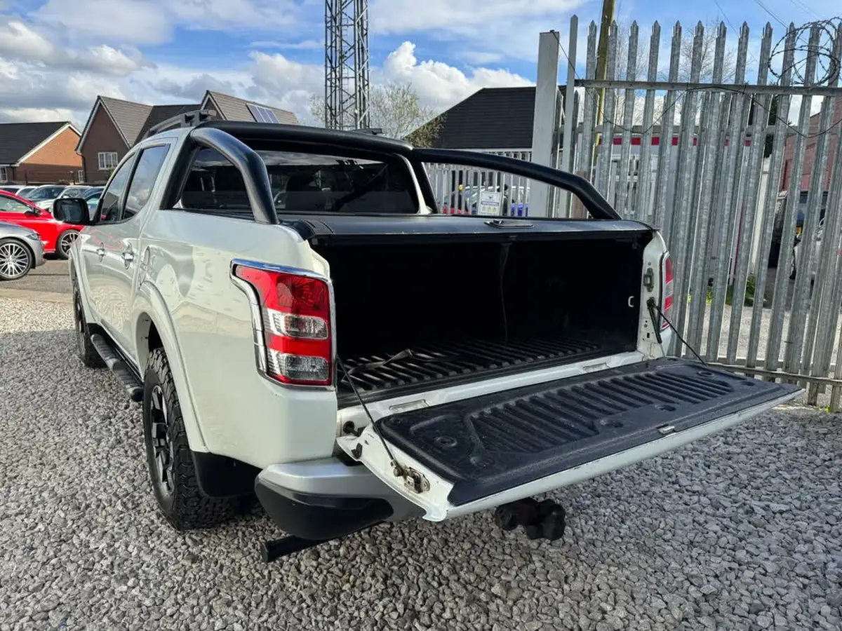 2015-mitsubishi-l200-24di-d-barbarian-auto-big-61