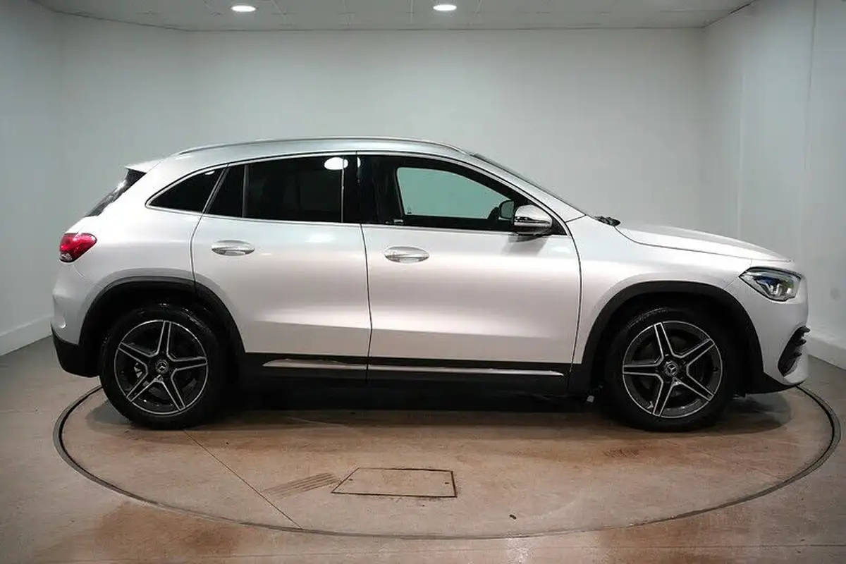 2020-mercedes-benz-gla-class-13-gla-200-amg-line-big-4