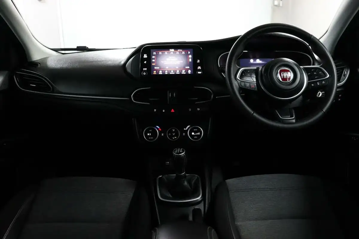 2021-fiat-tipo-10-cross-big-35