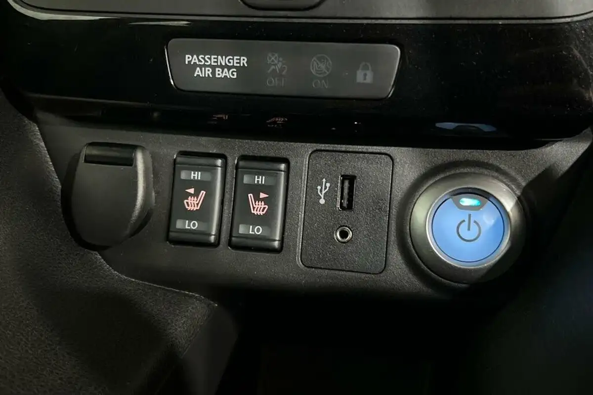 2018-nissan-leaf-e-tekna-110kw-big-29