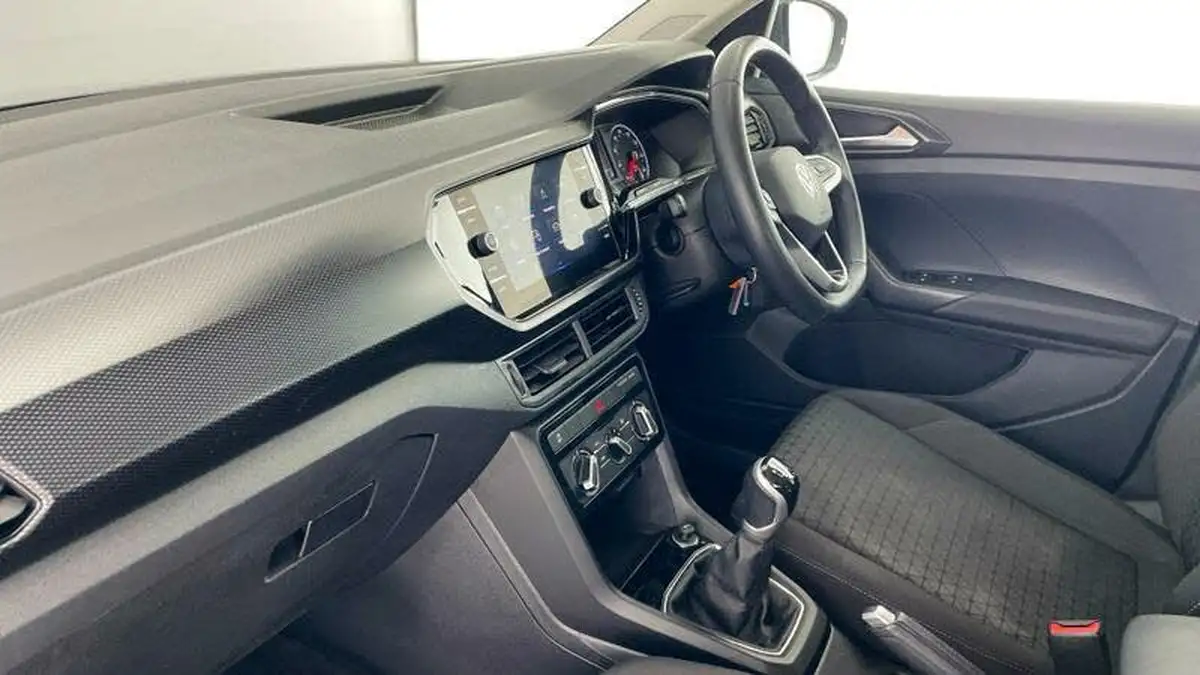2022-volkswagen-t-cross-10-tsi-se-110ps-big-1