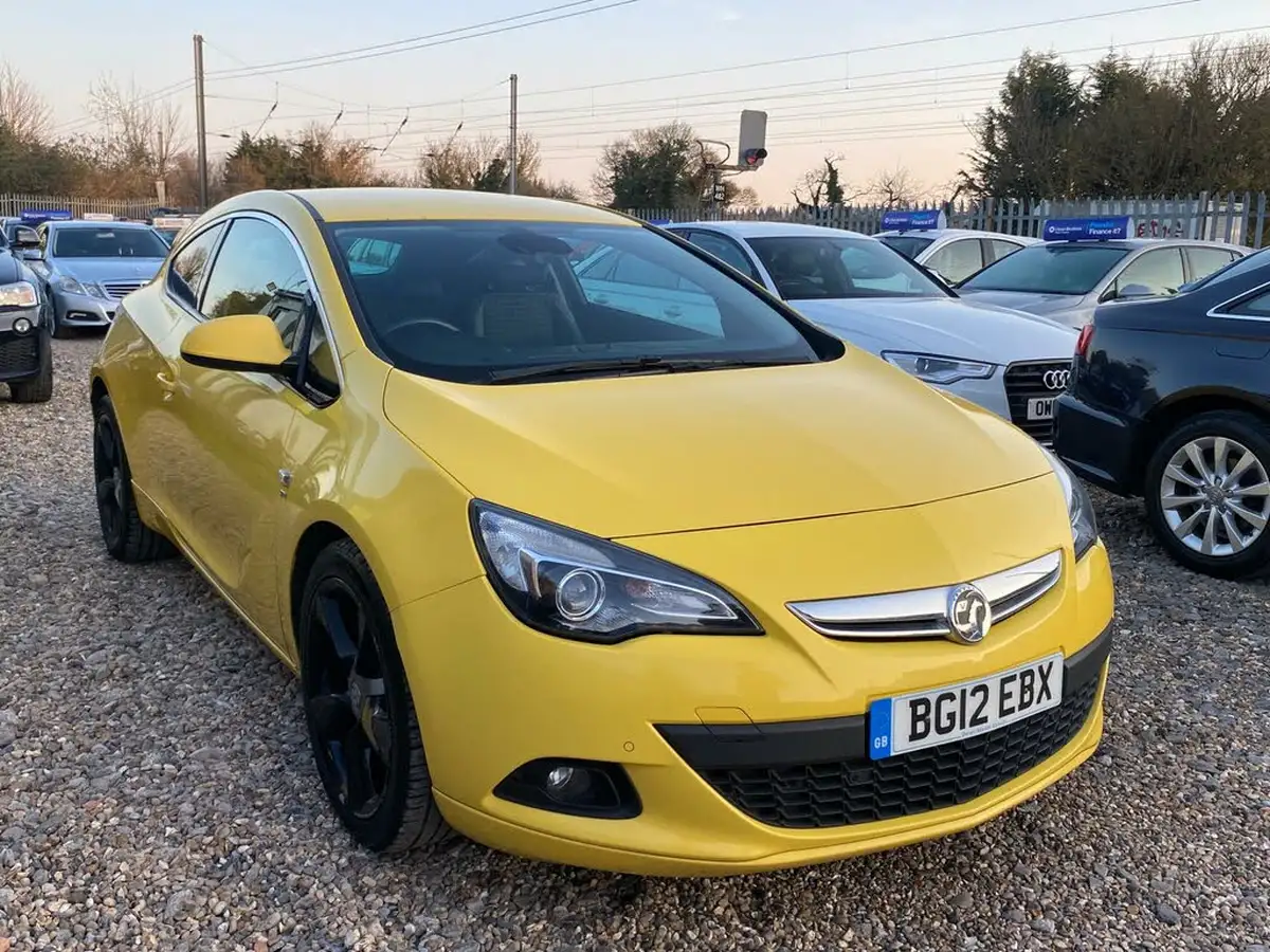 2012-vauxhall-astra-gtc-20td-sri-20cdti-16v-big-9