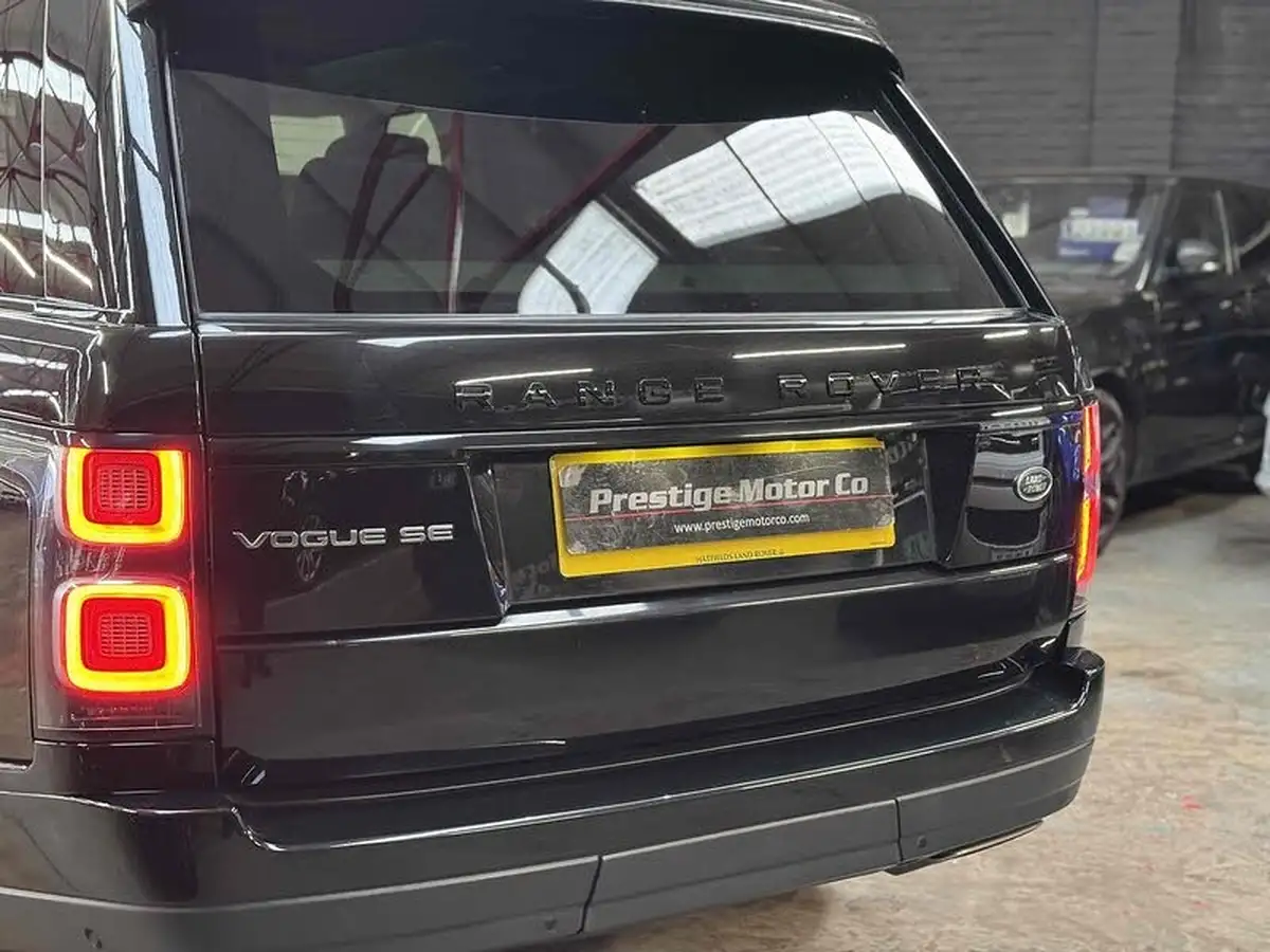 2021-land-rover-range-rover-30-d300-vogue-se-big-18