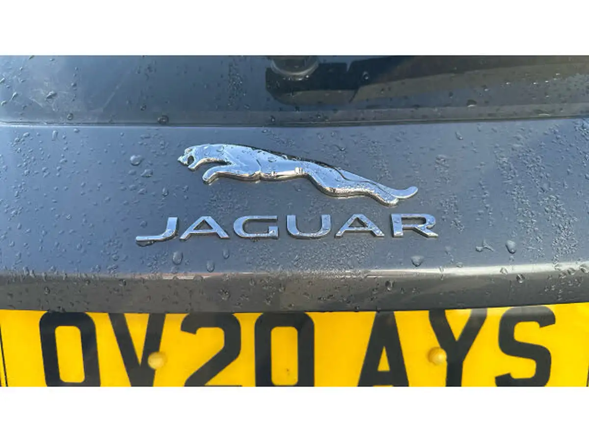2020-jaguar-e-pace-20-i4d-chequered-flag-150ps-big-37