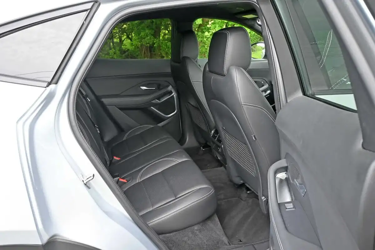 2021-jaguar-e-pace-20-d200-r-dynamic-se-big-28