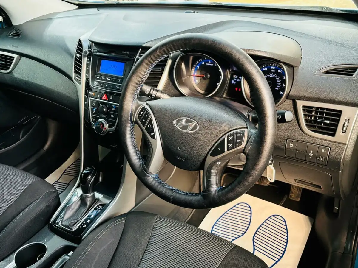2013-hyundai-i30-16-active-hatchback-auto-big-9