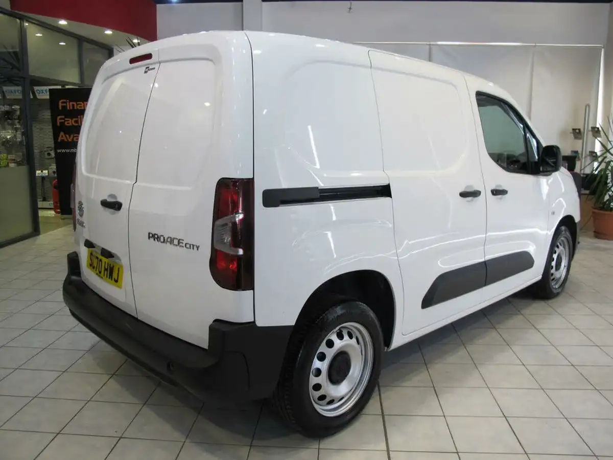 2021-toyota-proace-city-15d-active-100hpeu6dt-e-big-14