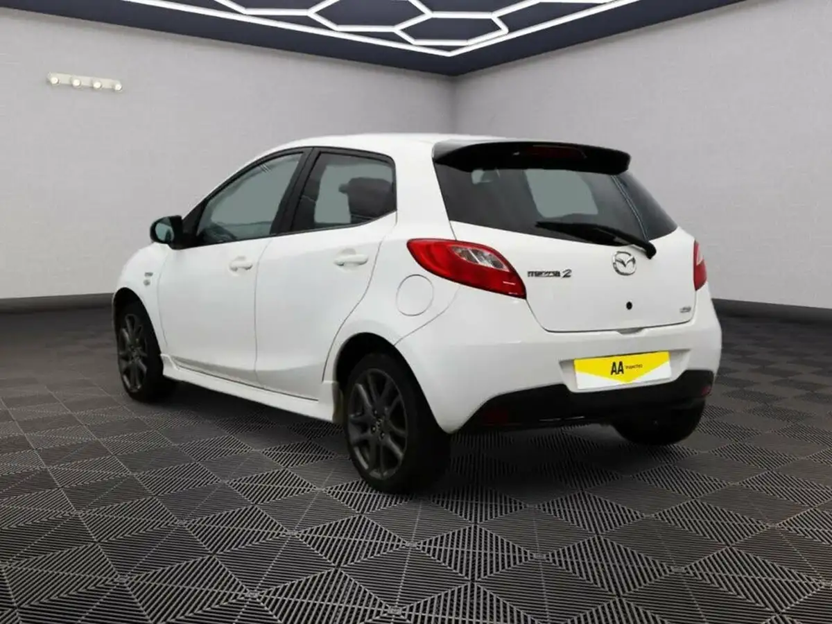 2014-mazda-mazda2-13-sport-colour-edition-big-3