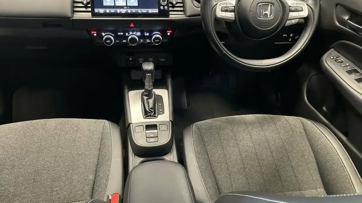 2020-honda-jazz-15-i-mmd-ex-big-14