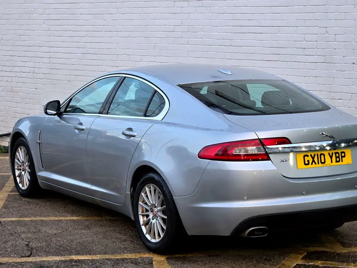 2010-jaguar-xf-30-luxury-big-9