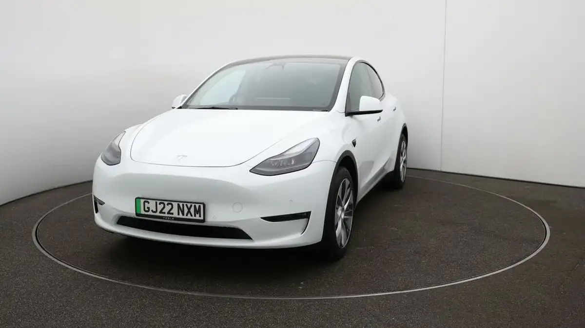 2022-tesla-model-y-e-long-range-big-30