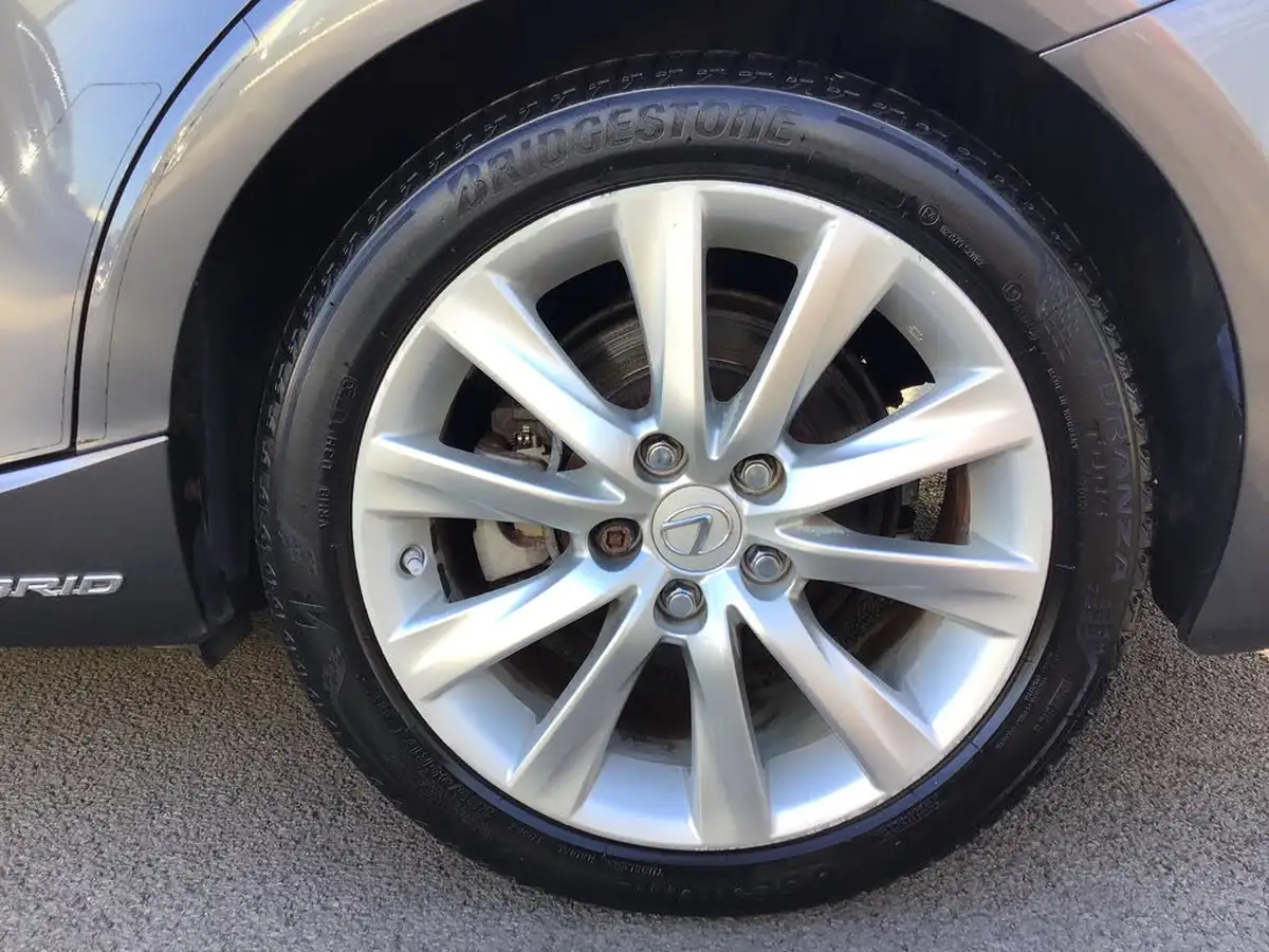 2015-lexus-is-300h-25-executive-edition-big-13