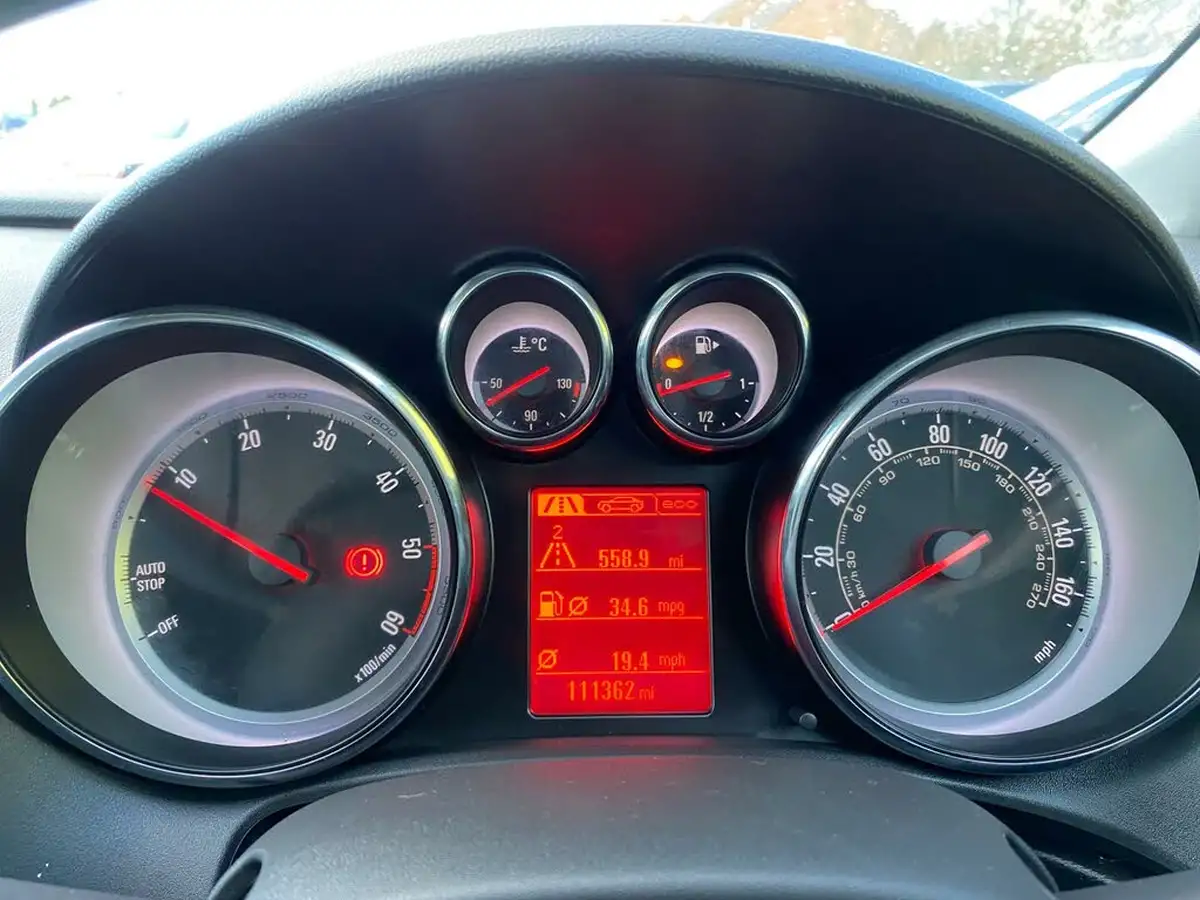 2015-vauxhall-astra-16cdti-tech-line-110ps-ecoflex-ss-hatchback-big-26