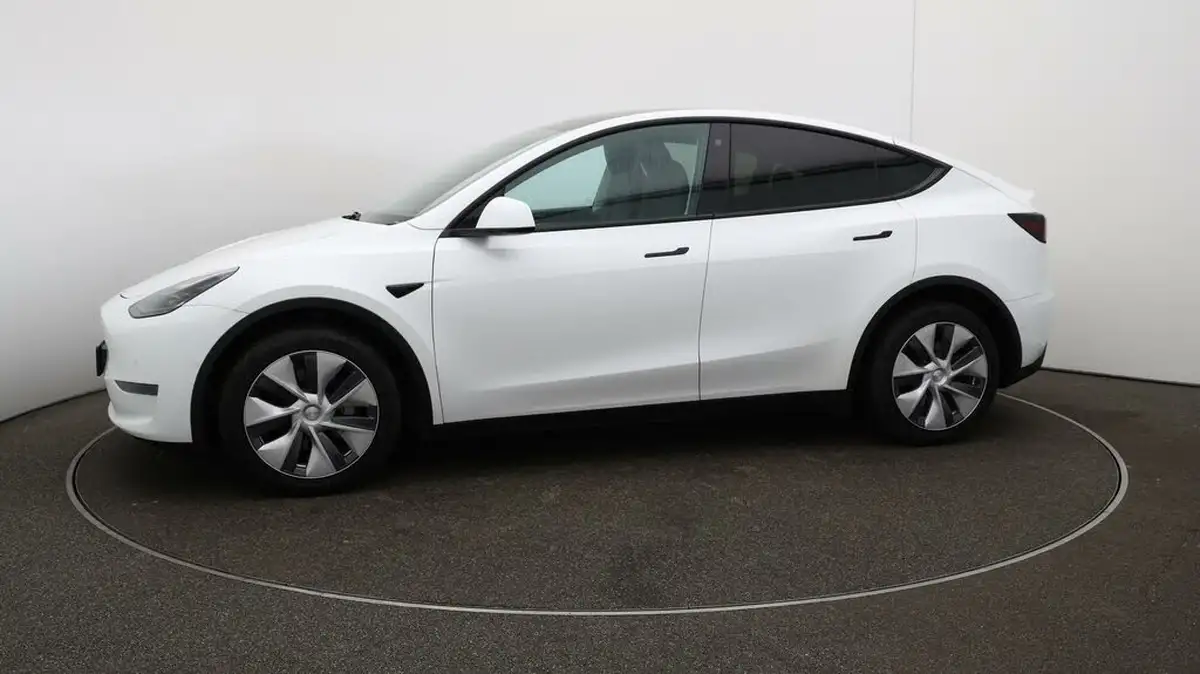 2022-tesla-model-y-e-long-range-big-58