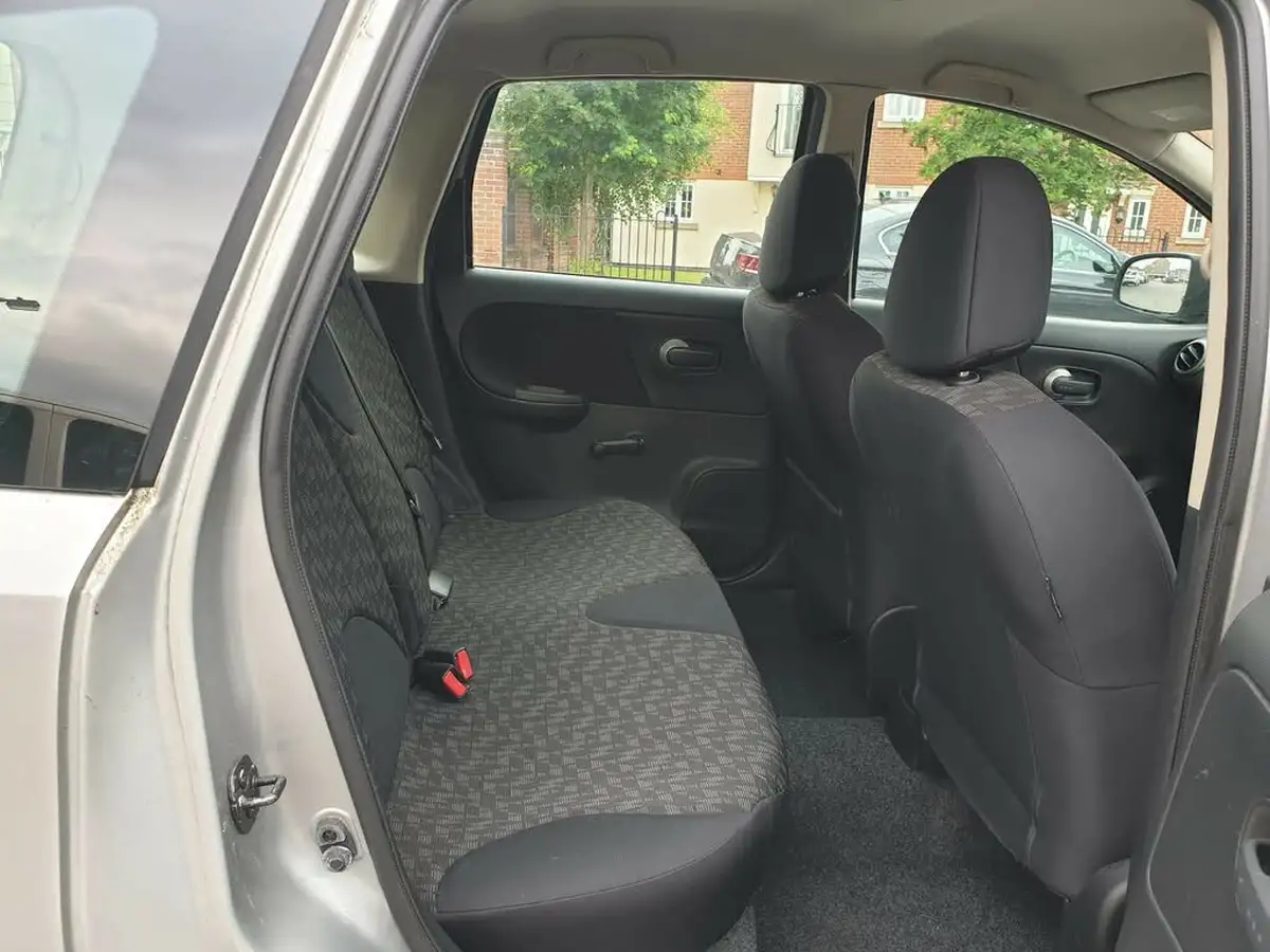 2009-nissan-note-big-10