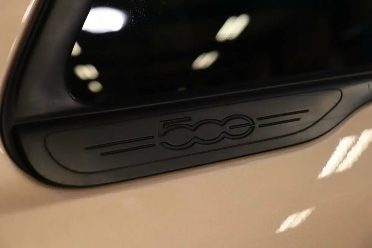 2021-fiat-500-e-icon-big-7