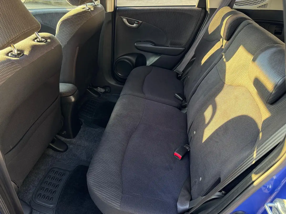 2012-honda-fit-13-hybrid-jazz-big-25