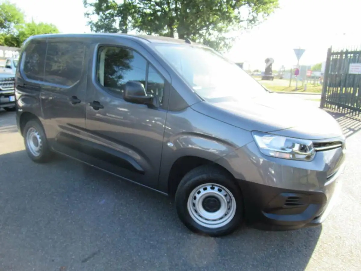 2021-toyota-proace-city-15d-active-75hpeu6dt-e-big-21
