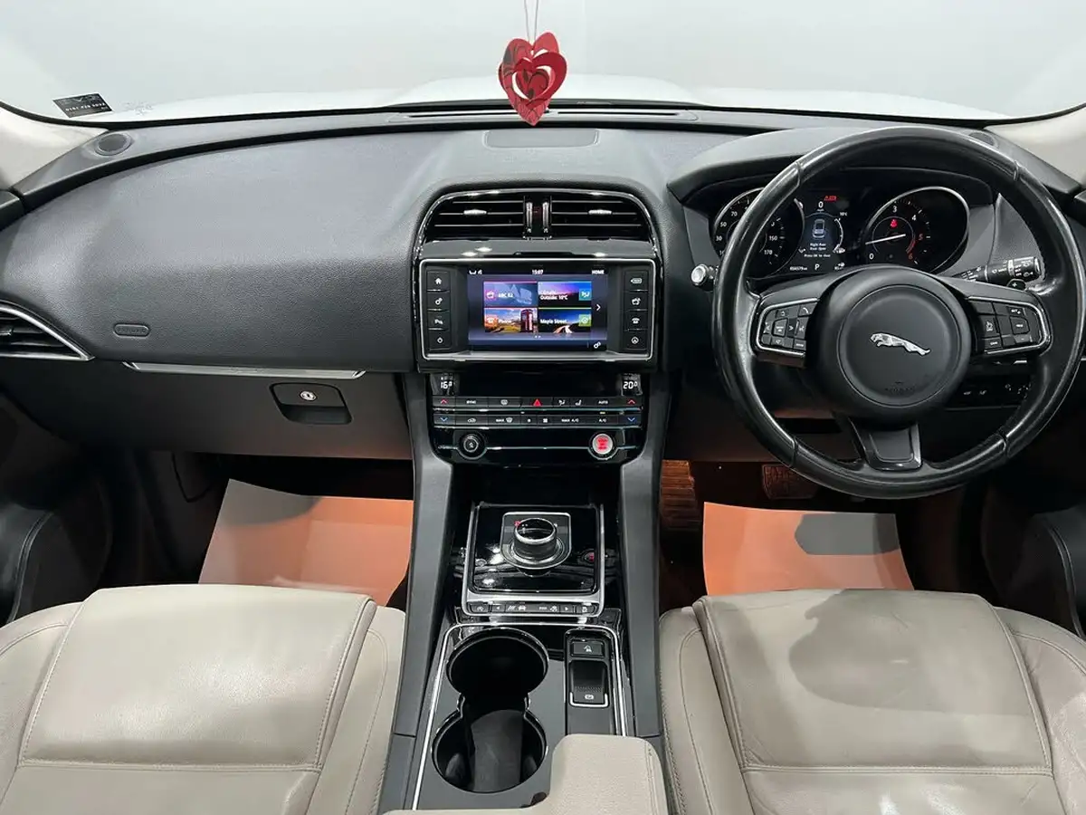 2017-jaguar-f-pace-20-i4d-prestige-180ps-awd-auto-big-26