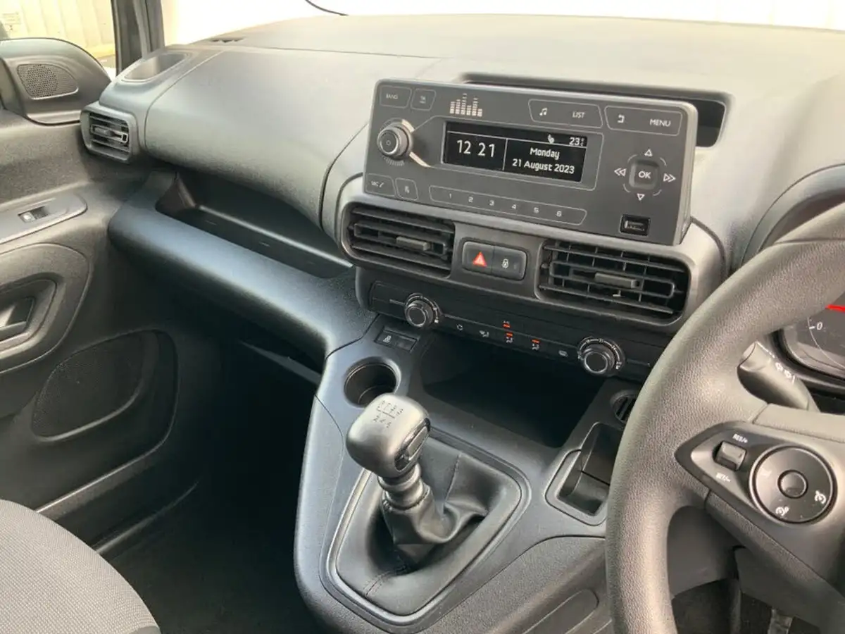 2021-vauxhall-combo-15cdti-dynamic-2300-100pseu6dt-l1h1-panel-big-21
