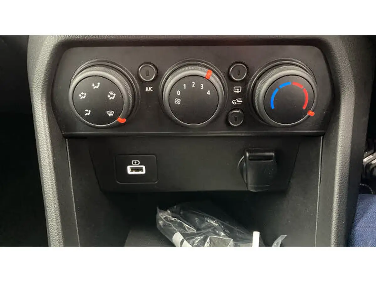 2021-dacia-sandero-10-tce-comfort-90bhp-big-30