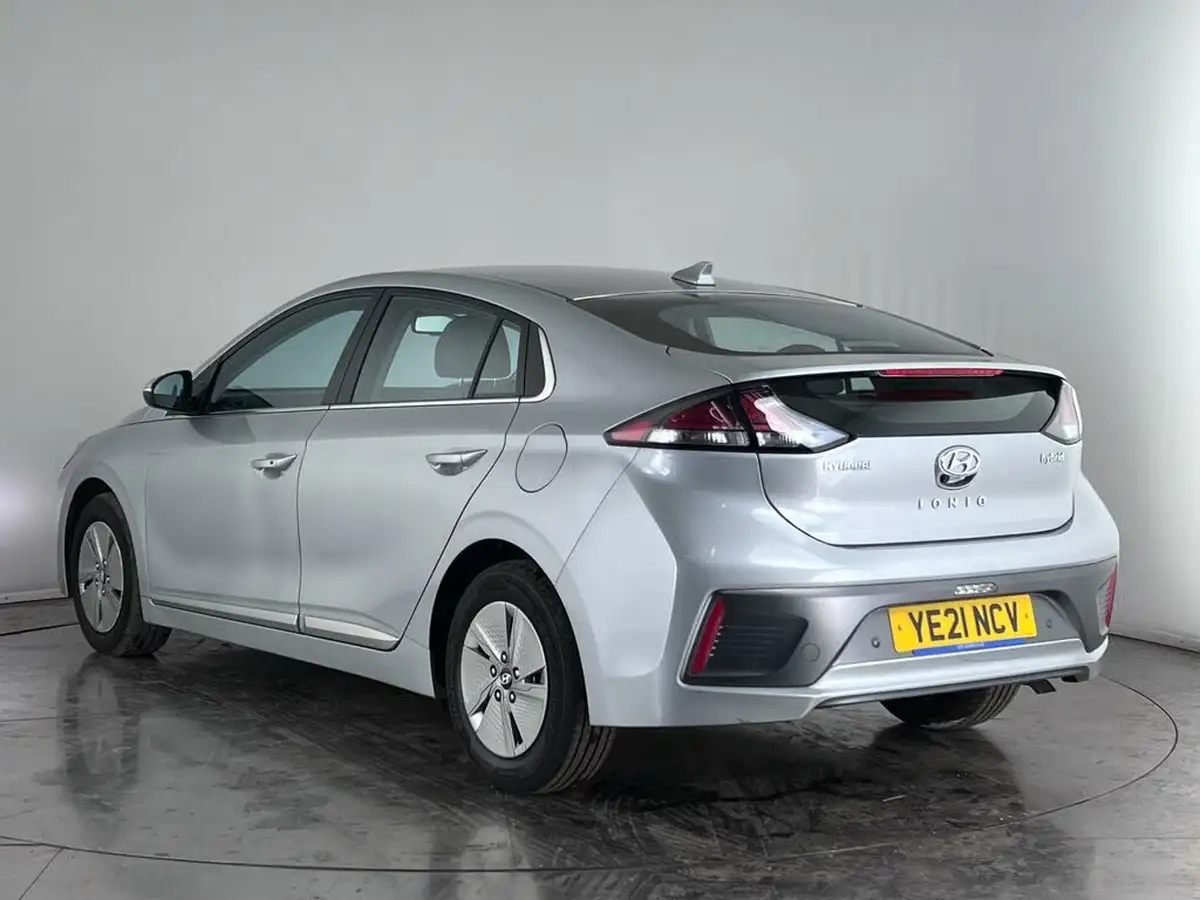 2021-hyundai-ioniq-16-gdi-premium-hybrid-big-2