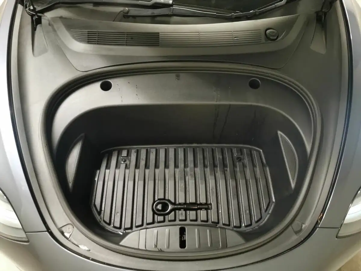 2020-tesla-model-3-e-long-range-big-39