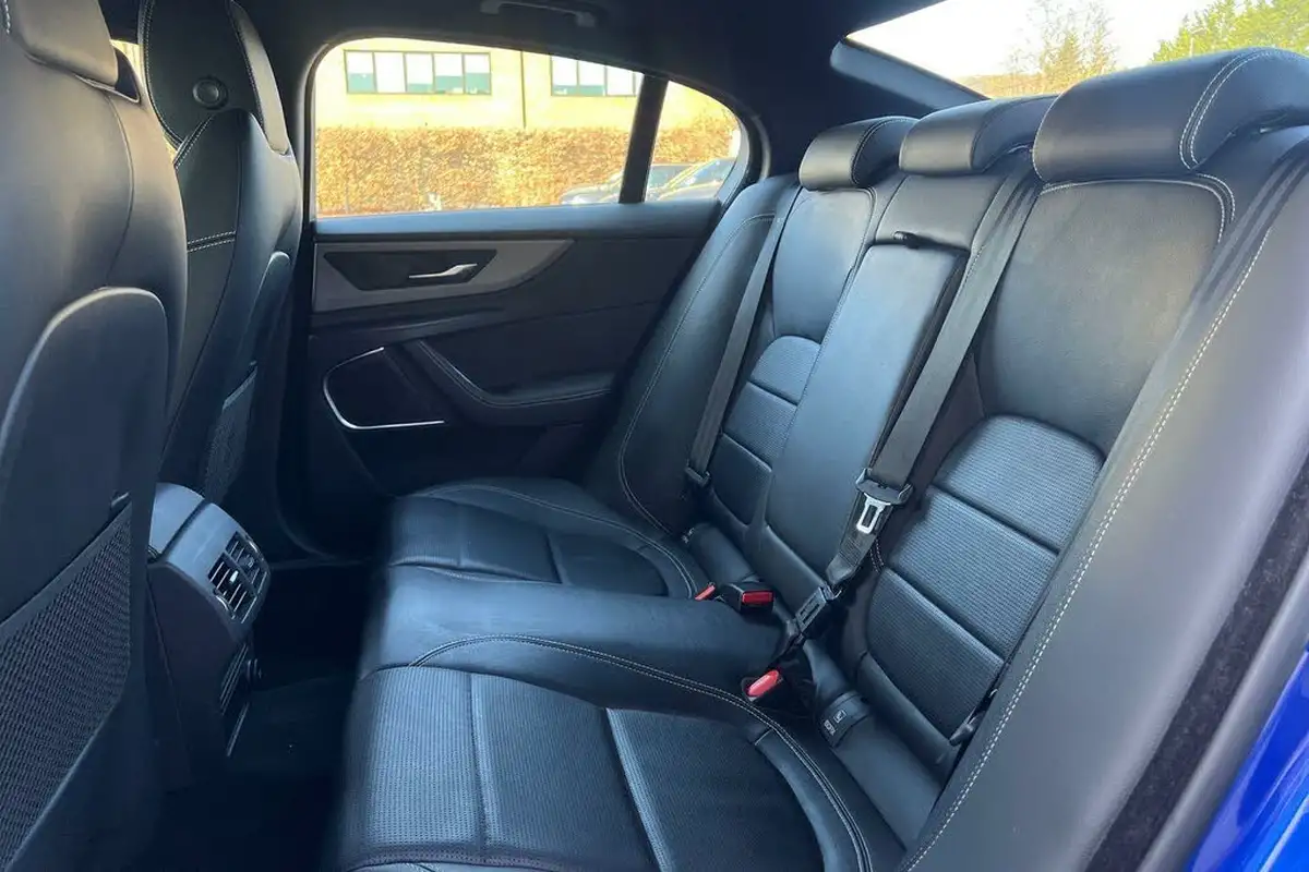 2020-jaguar-xe-20i-r-dynamic-s-250ps-big-40