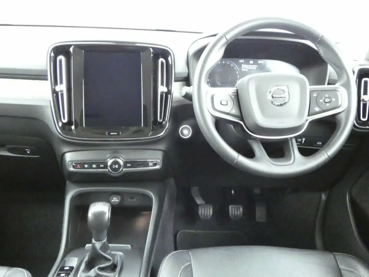 2020-volvo-xc40-15-t3-inscription-big-11