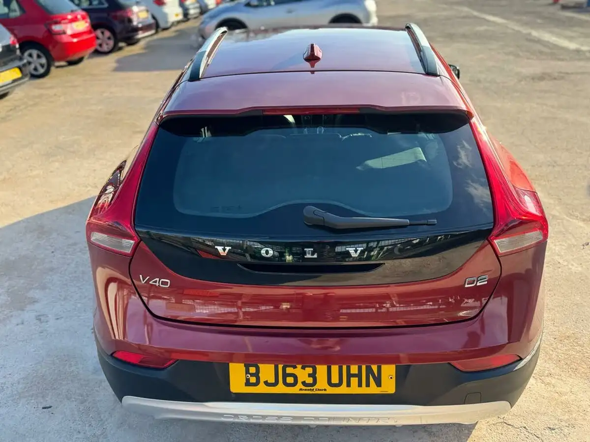 2013-volvo-v40-16td-d2-cross-country-lux-big-17