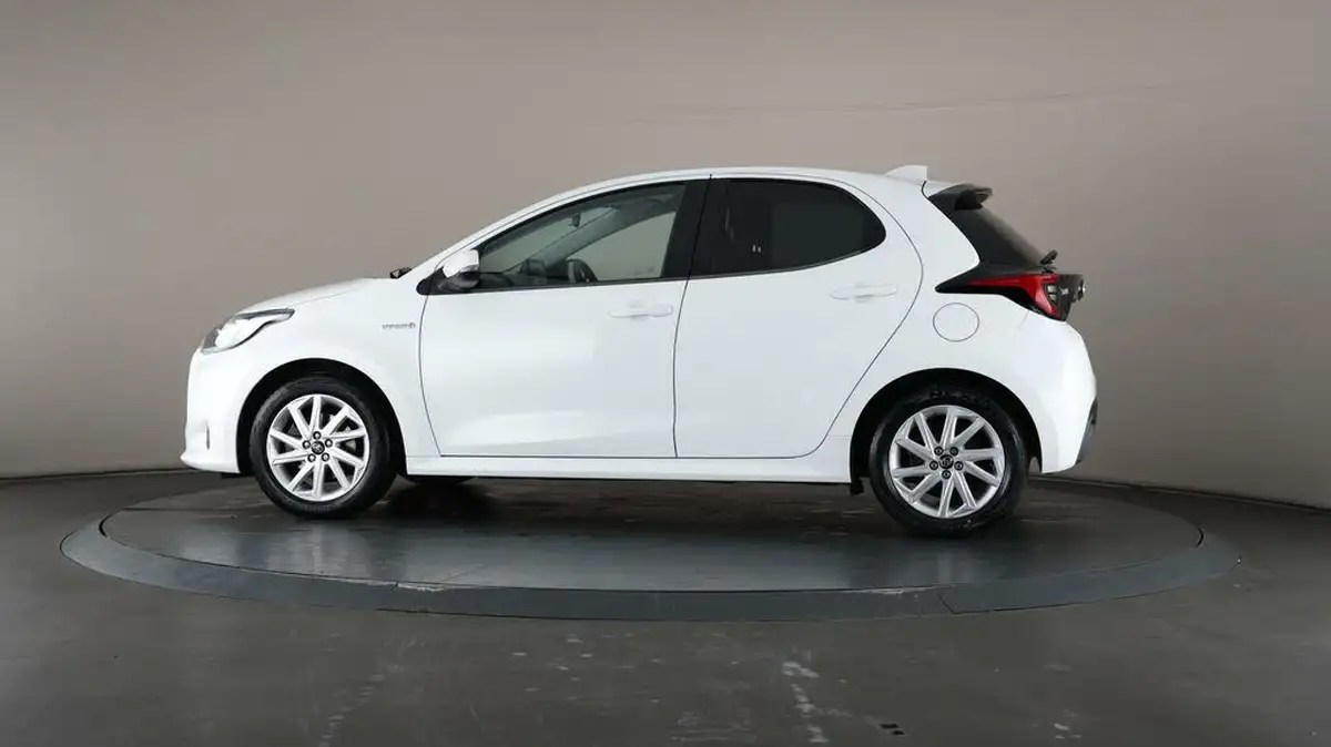 2021-toyota-yaris-15-vvt-i-design-big-32