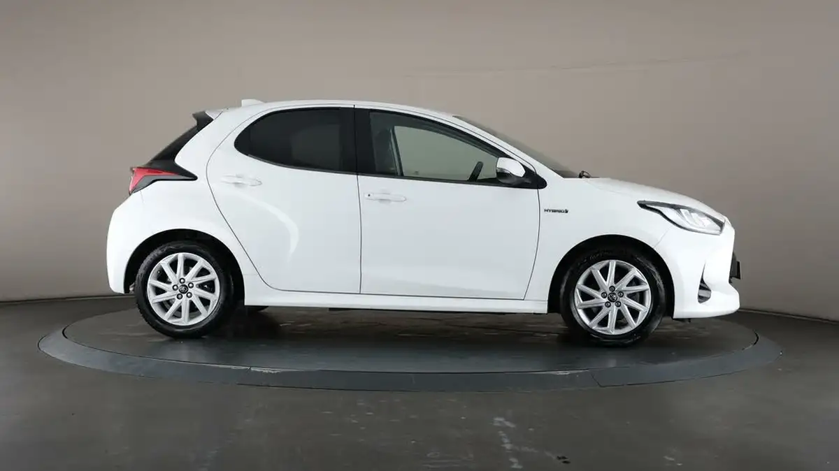 2021-toyota-yaris-15-vvt-i-design-big-56