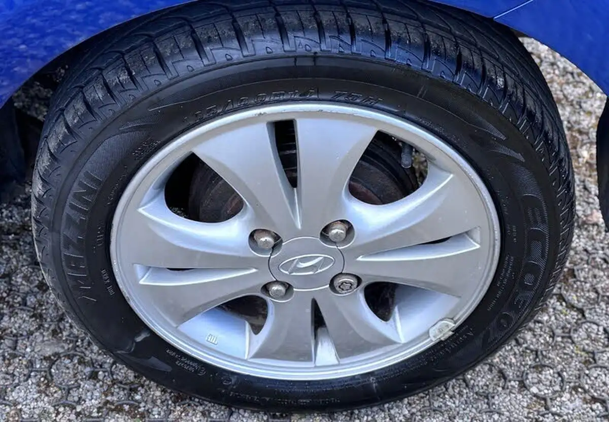 2011-hyundai-i10-12-active-big-32