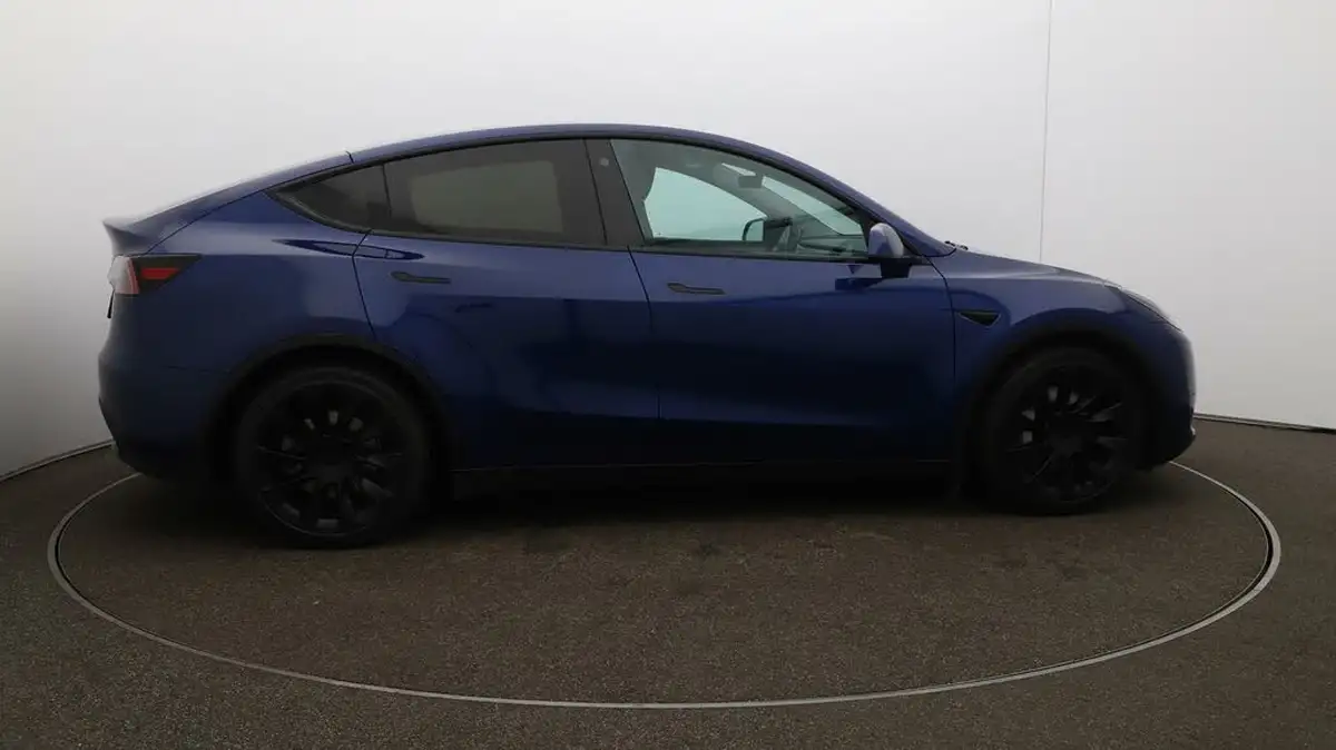 2023-tesla-model-y-e-rwd-big-47