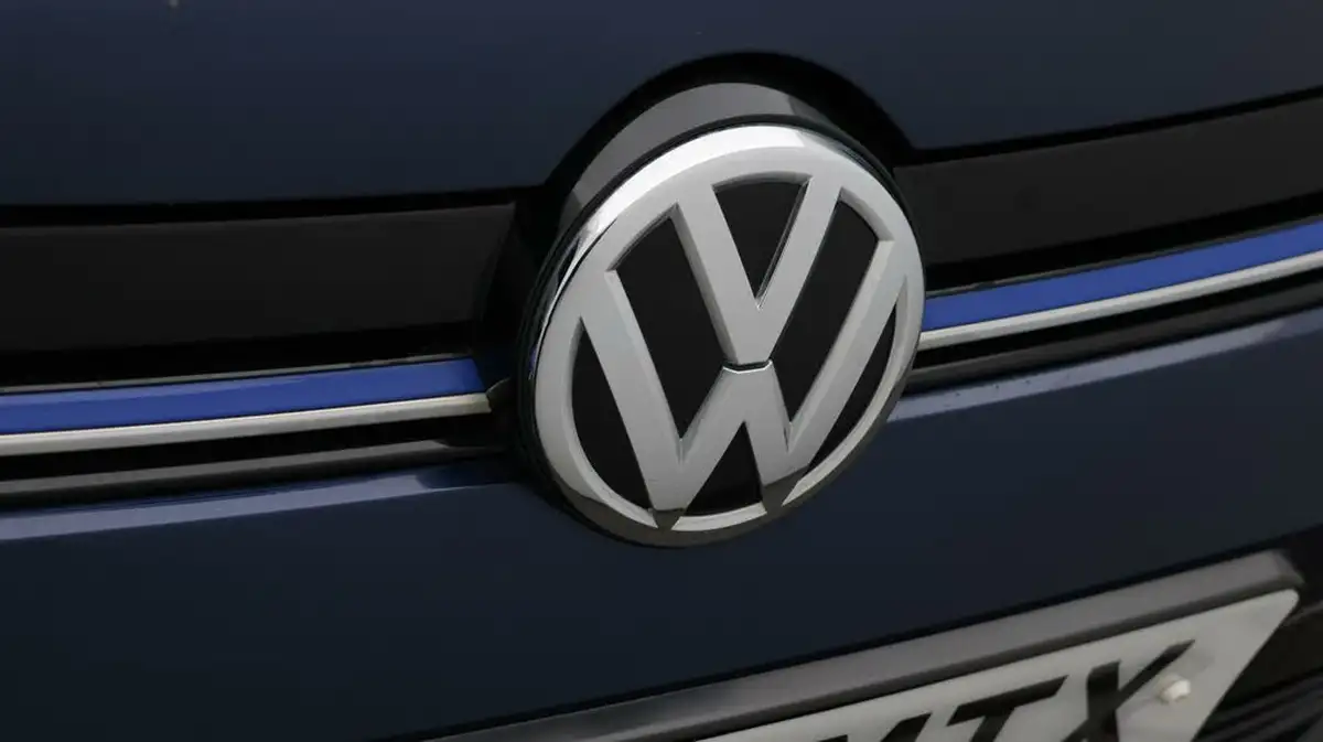 2019-volkswagen-golf-e-e-golf-big-23