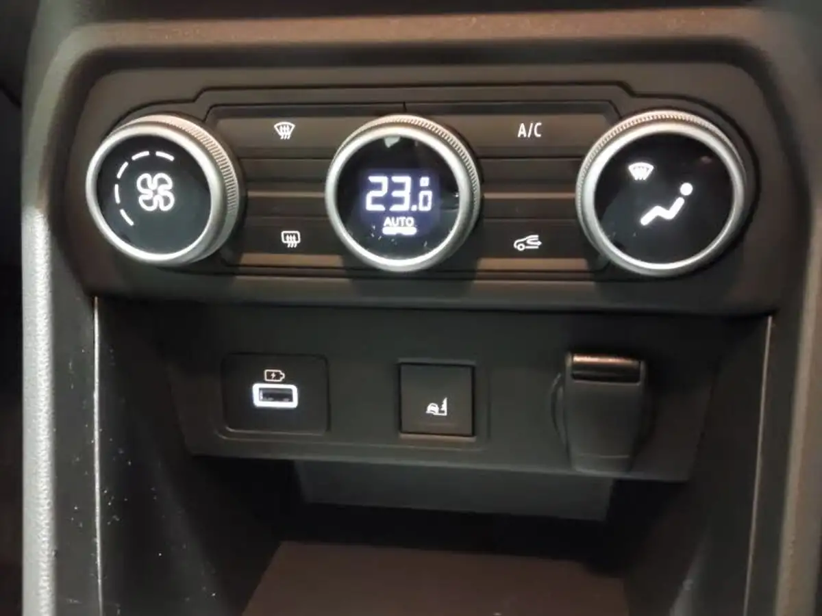 2023-dacia-sandero-stepway-10-tce-essential-90bhp-big-15