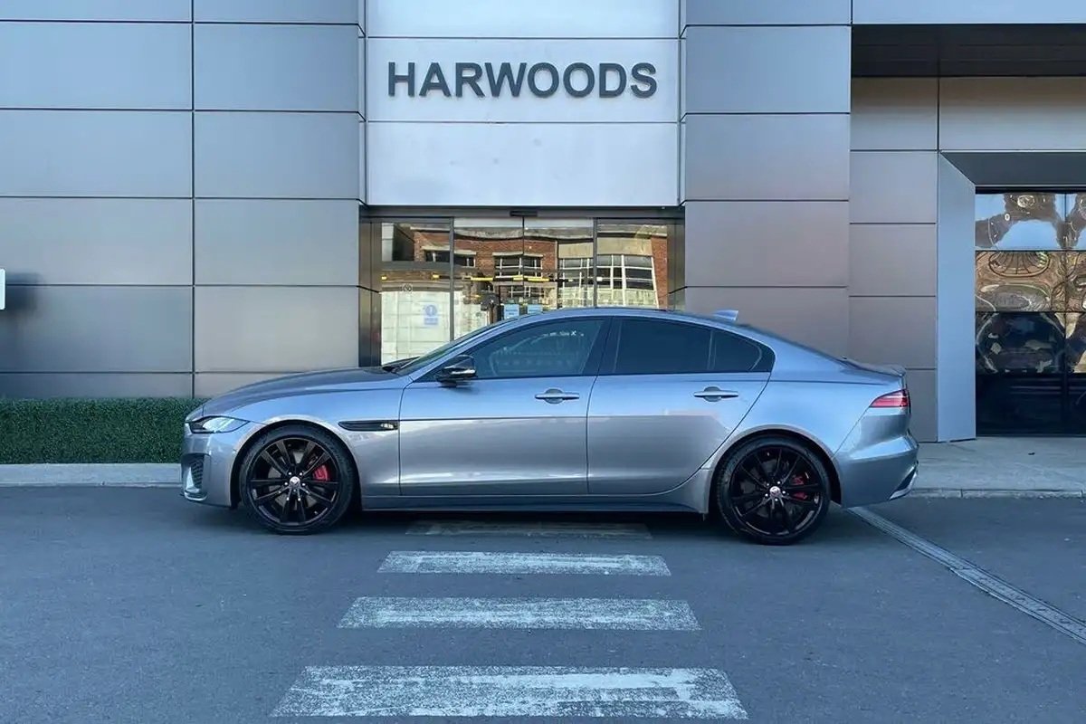 2021-jaguar-xe-20-p250-r-dynamic-black-big-9