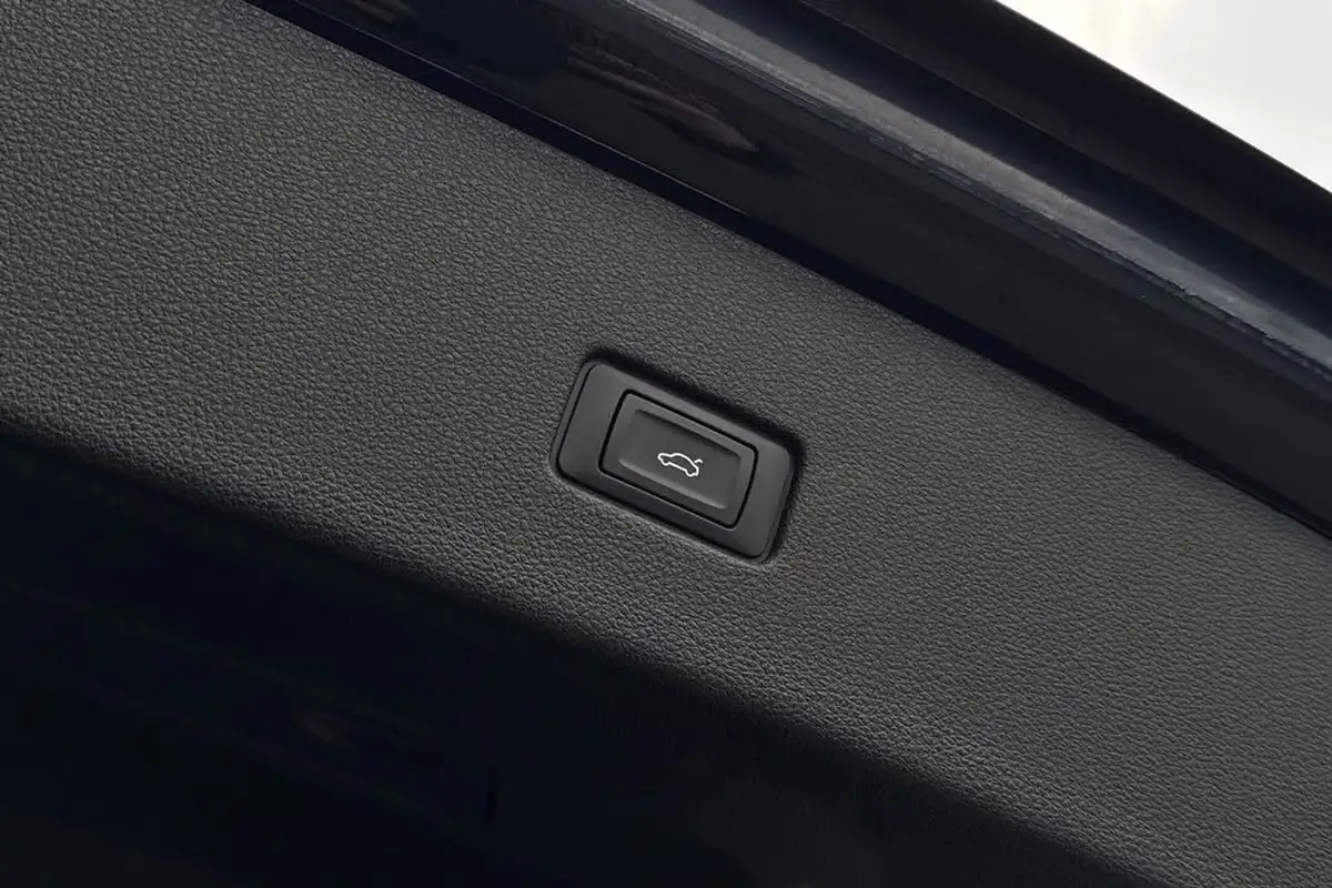 2022-audi-q8-30-55-tfsi-s-line-big-43
