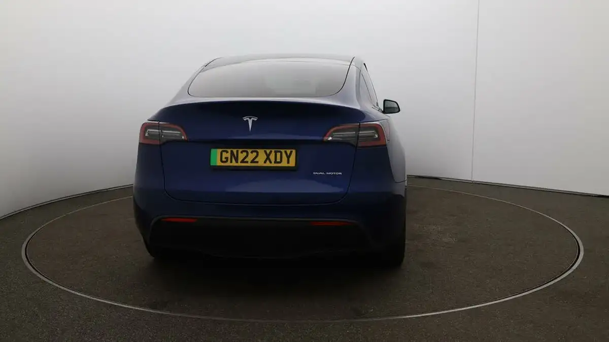 2022-tesla-model-y-e-long-range-big-6