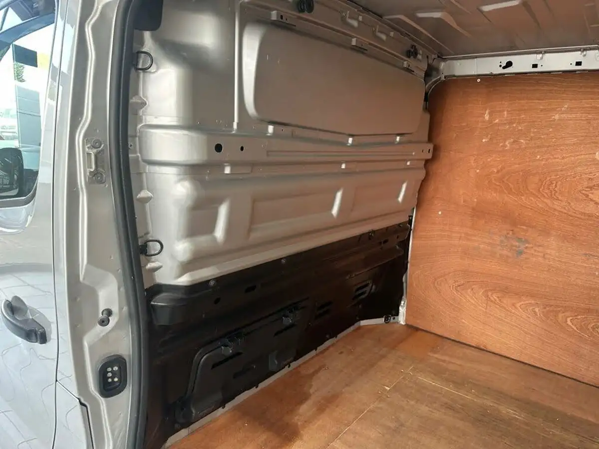 2015-vauxhall-vivaro-16cdti-sportive-2700-ecoflex-l1h1-120ps-big-33