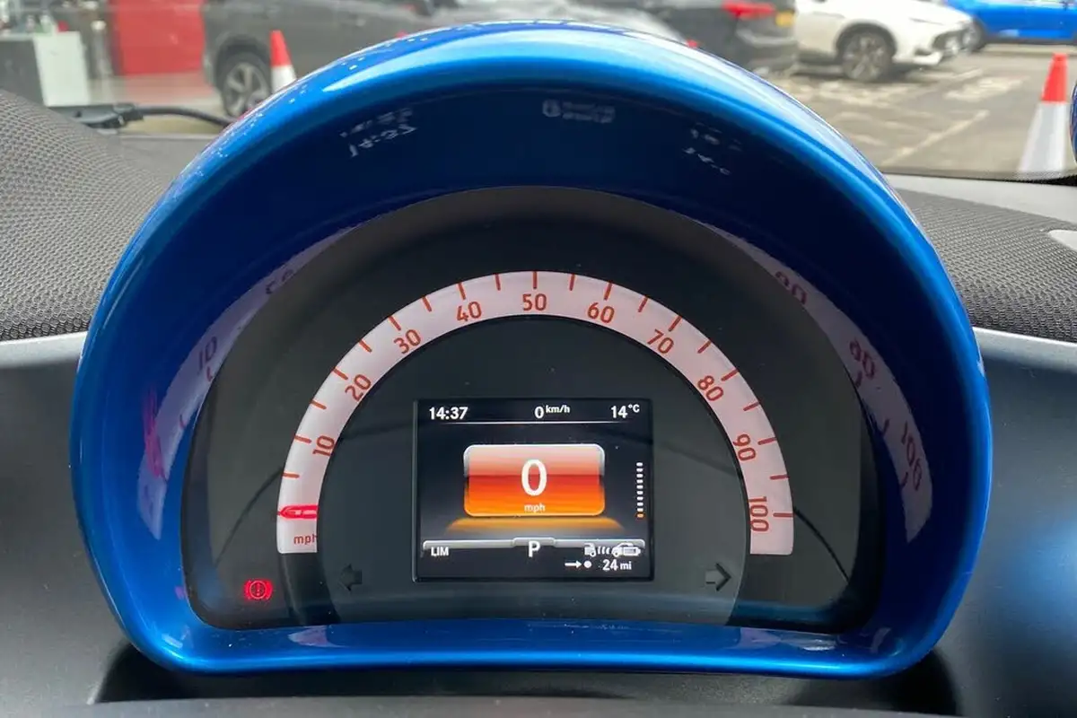 2018-smart-fortwo-eq-edition-nightsky-cabriolet-big-10