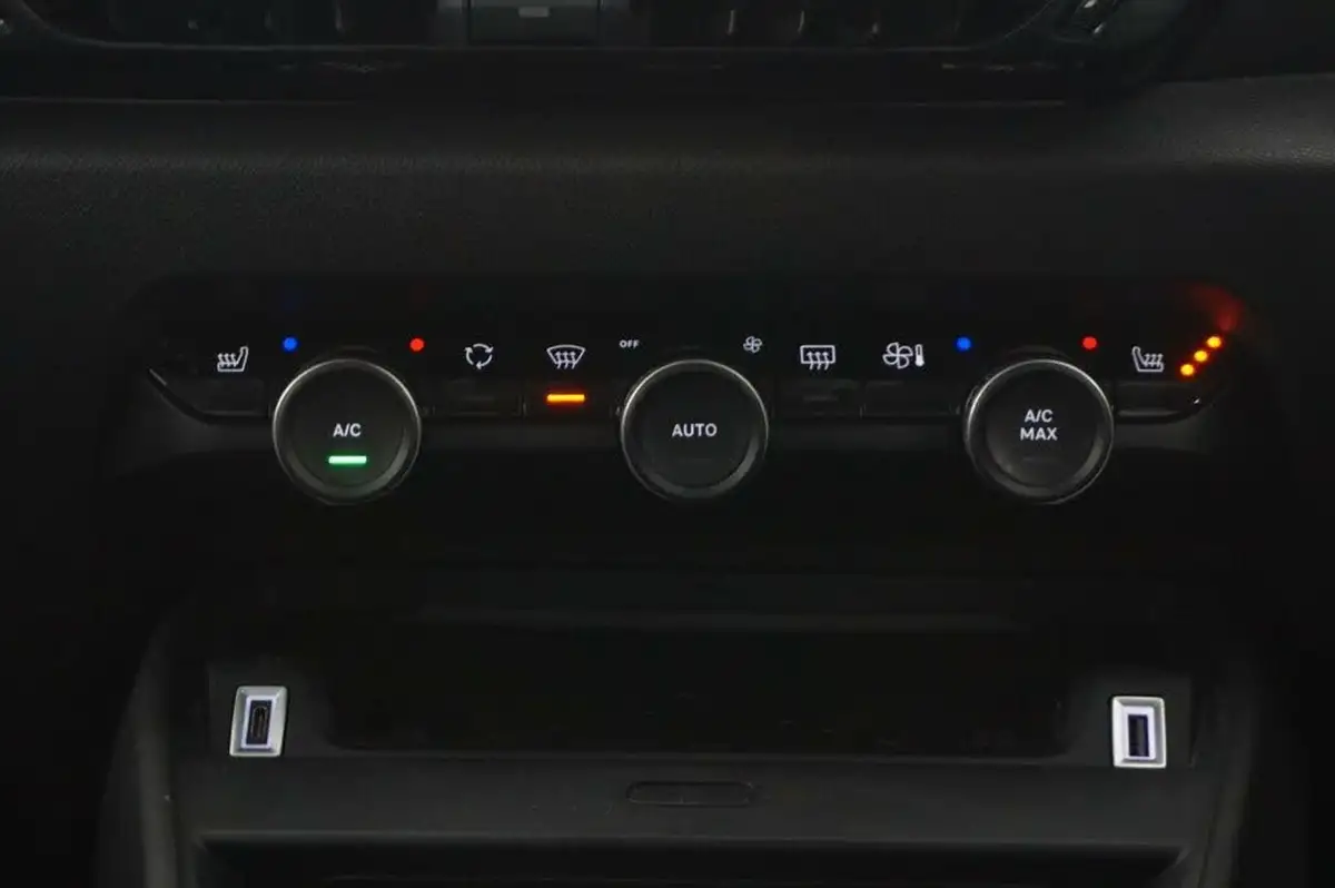 2021-citroen-c4-e-shine-plus-big-14